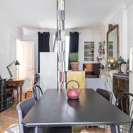 Montmartre With Private Courtyard Parigi