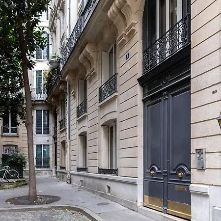 Montmartre With Private Courtyard