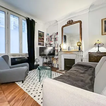 Montmartre With Private Courtyard