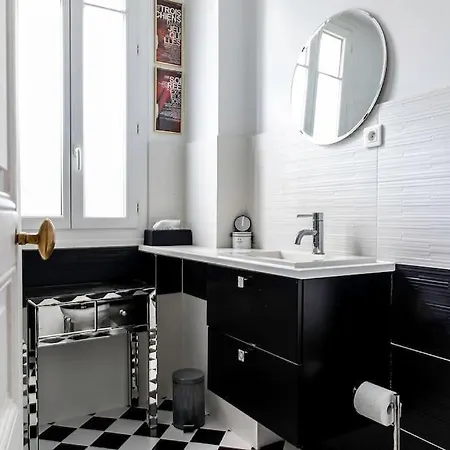 Montmartre With Private Courtyard Appartamento Parigi
