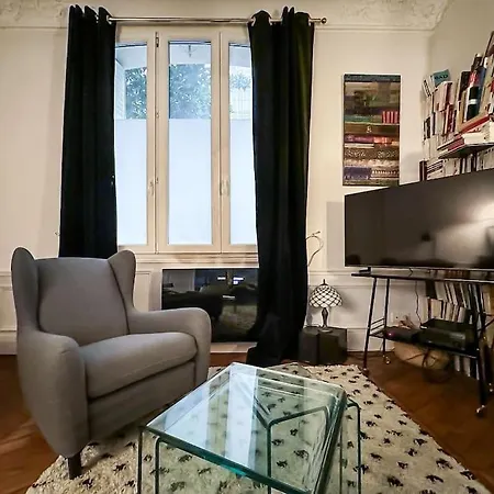 Montmartre With Private Courtyard Paris